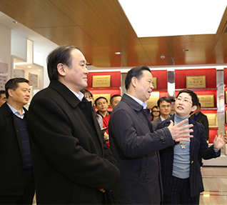 安徽省政協(xié)主席張昌爾、合肥市政協(xié)主席韓冰等領(lǐng)導(dǎo)一行蒞臨洽洽參觀考察